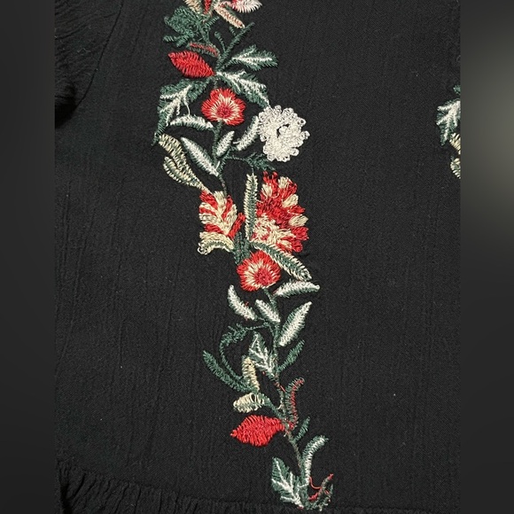 American Eagle Outfitters Black Floral Embroidered Blouse - Picture 4 of 7